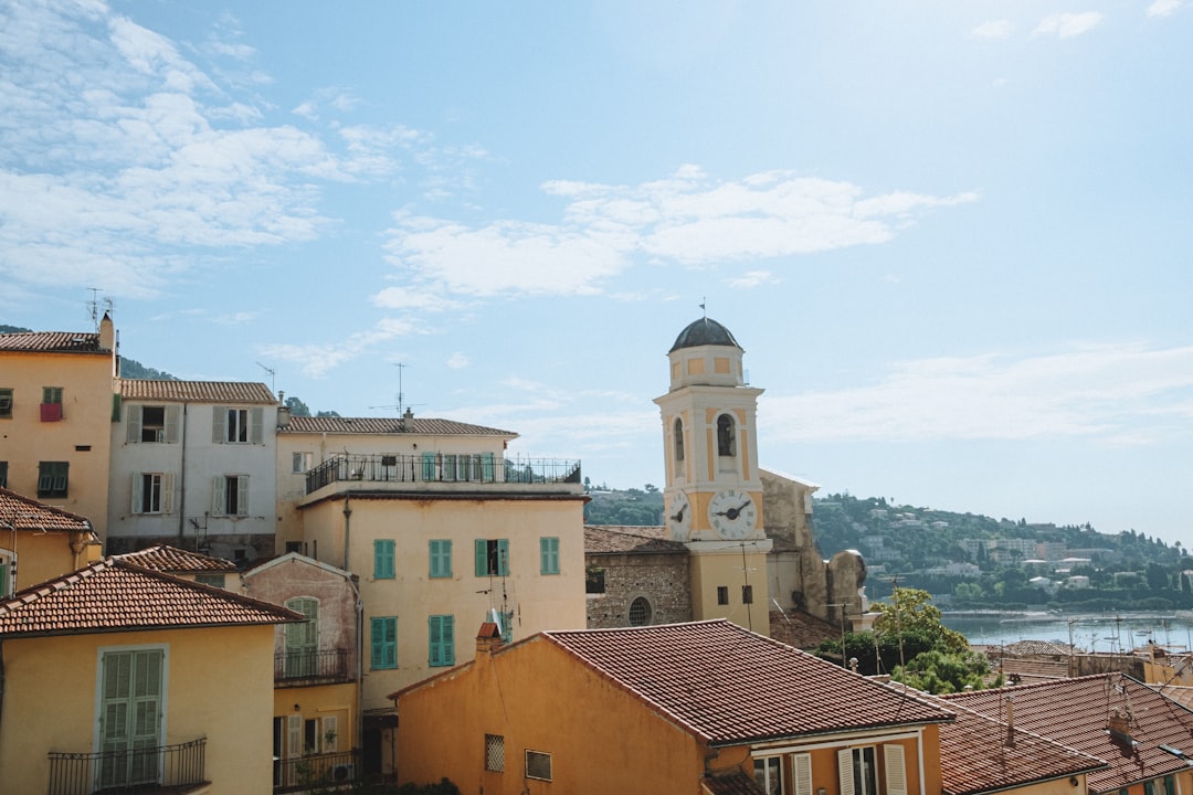 Cagnes-sur-Mer vue panoramique méditerranéenne — serrurier Arti AI