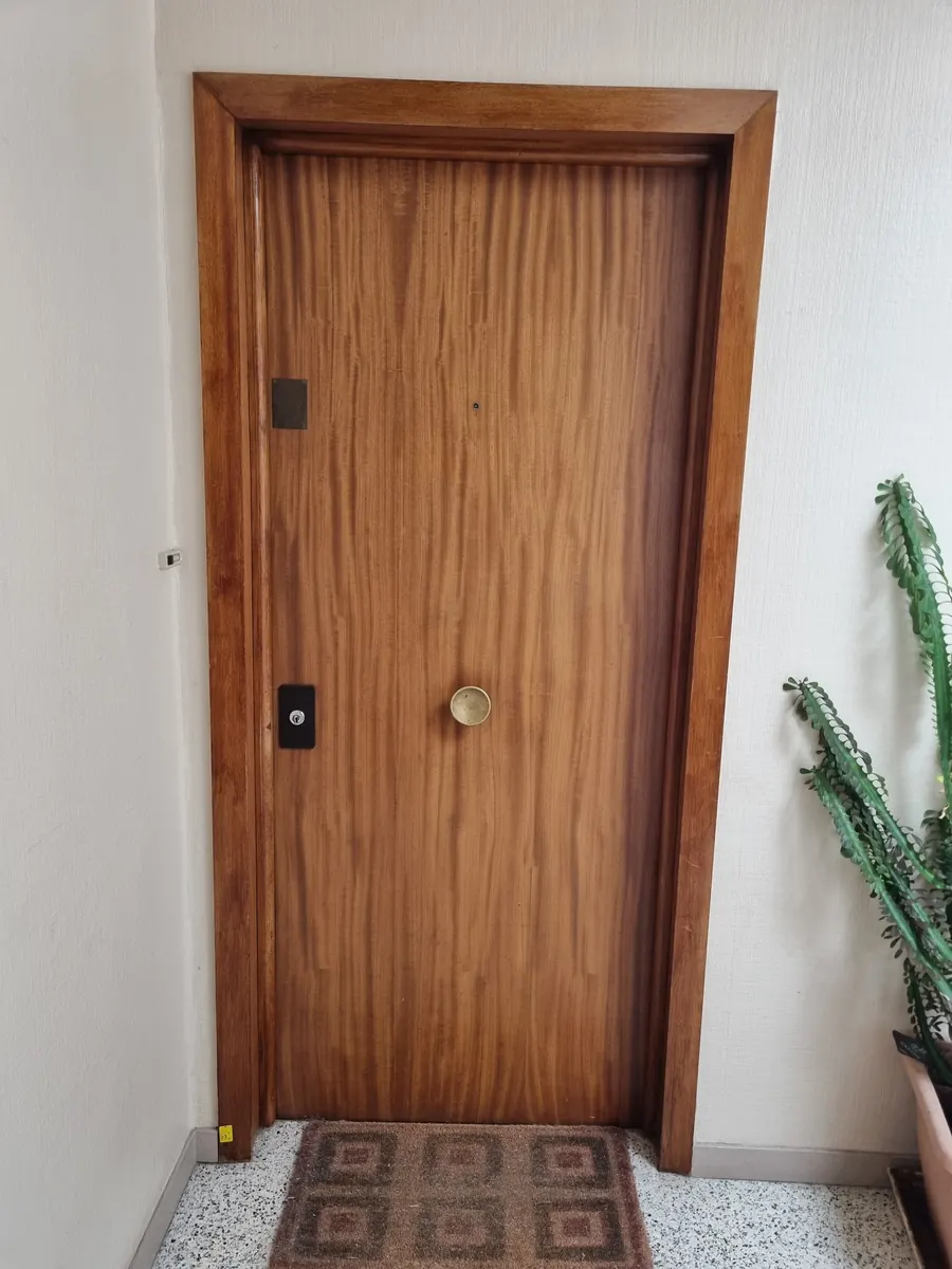 Porte blindée vue de l'extérieur, serrurier Arti AI à Beaulieu-sur-Mer (06310)