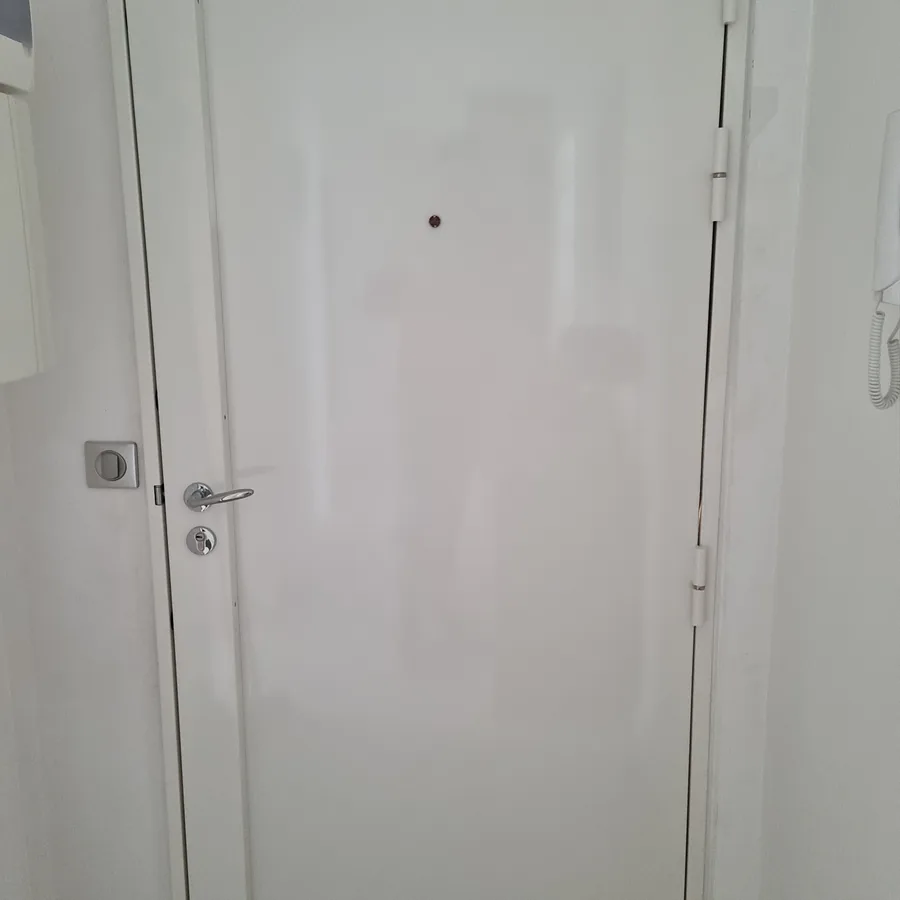 Blindage de porte avec serrure carénée Sésame HXR posé par Arti.AI Serrurerie à Nice